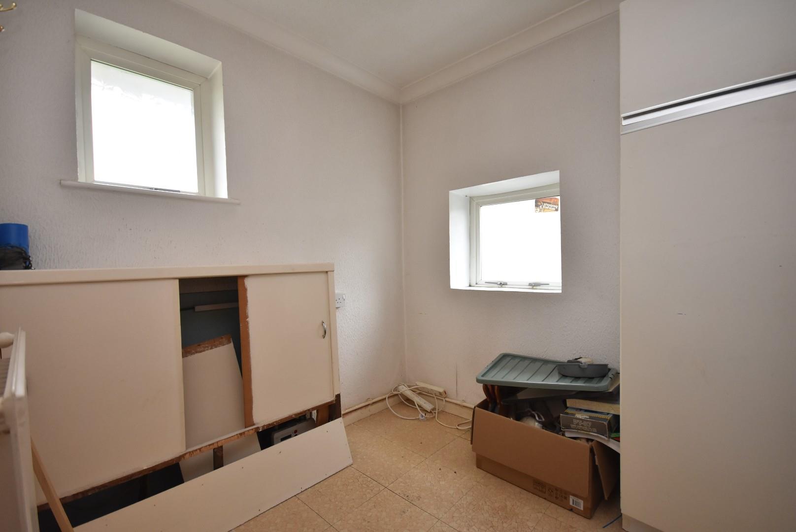 32 Laburnum Way, Penarth, CF64 3NF